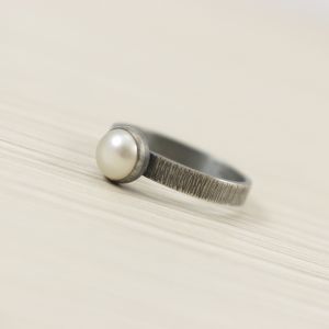 perła, srebro, pierścionek srebrny, pierścionek z perłą, srebrny pierścionek z perłą, srebrna biżuteria, biżuteria chileart, rękodzieło, chileart
